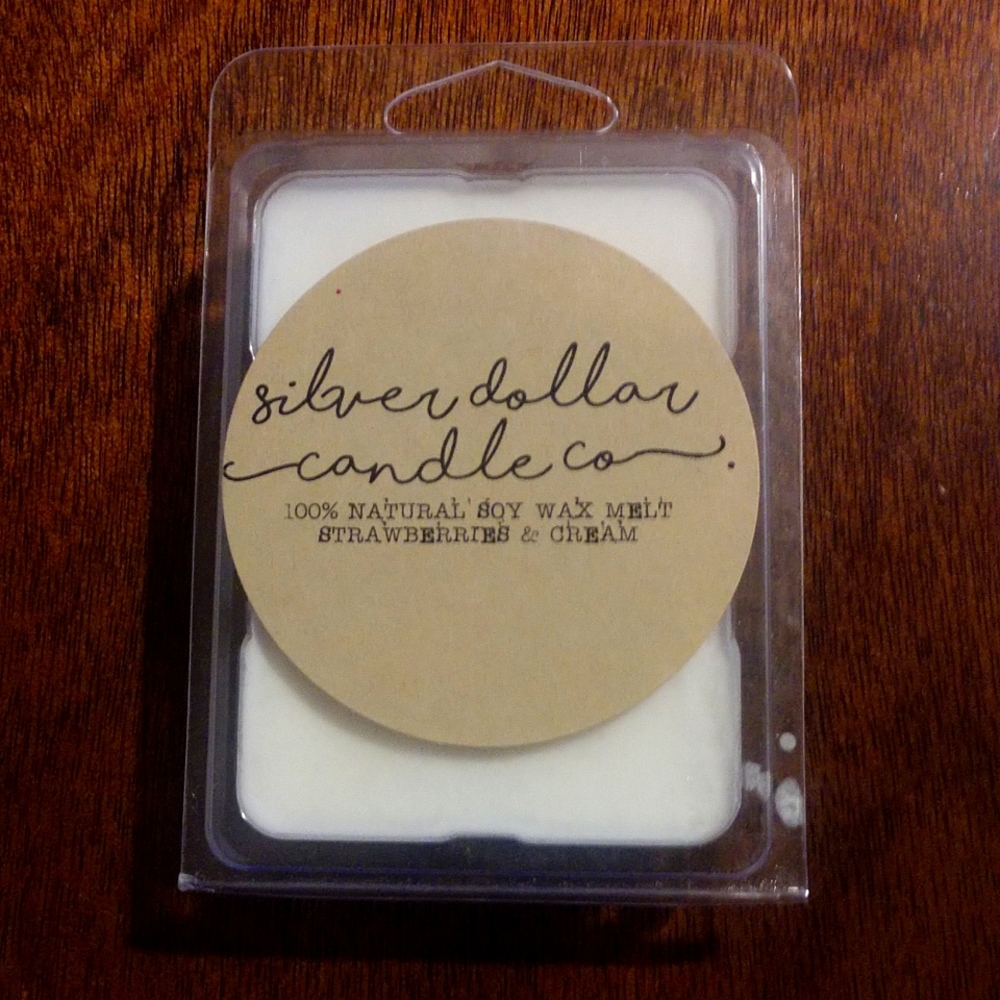 Silver Dollar Candle Strawberries & Cream Scent